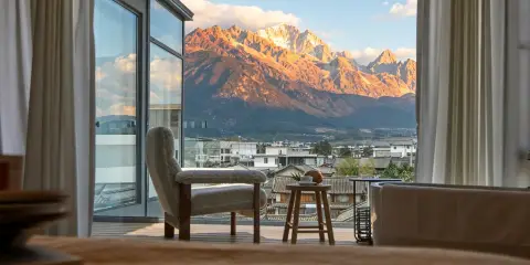 玉雪逸境·日照金山|雪山觀景美宿(白沙古鎮店)