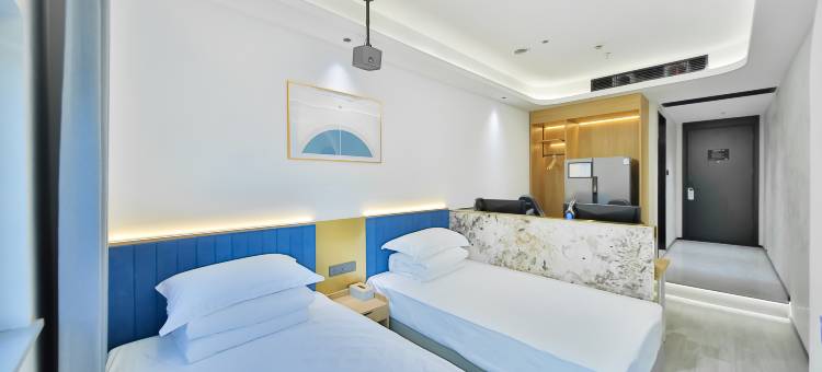 逐浪电竞酒店(上海闵行交大华师大紫龙路店)图片