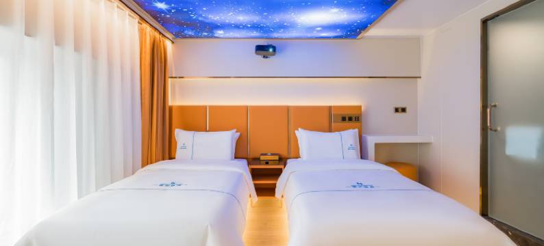 德全奢品酒店(朝阳高铁站十里堡地铁站店)图片