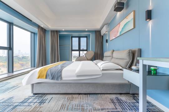 泊岸智能影院酒店(武汉体育中心经开万达广场店)