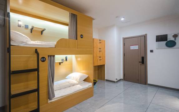 漫游青旅(乌鲁木齐天山国际机场店)