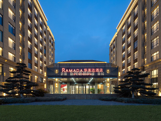 青岛胶东国际机场华美达酒店