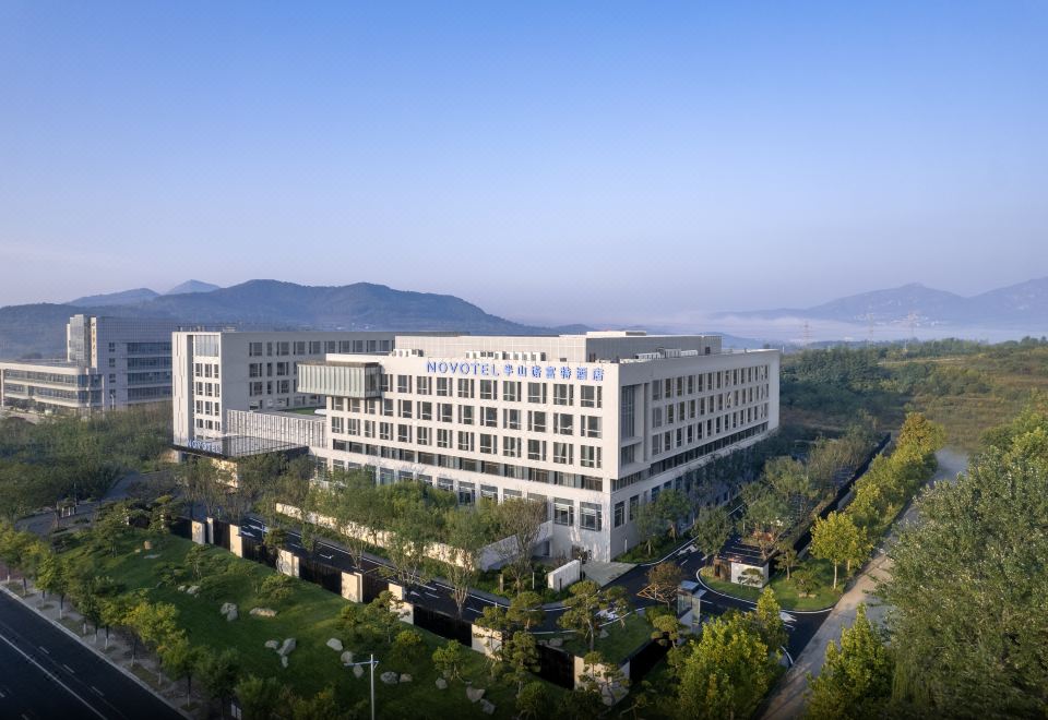 烟台半山诺富特酒店外景图
