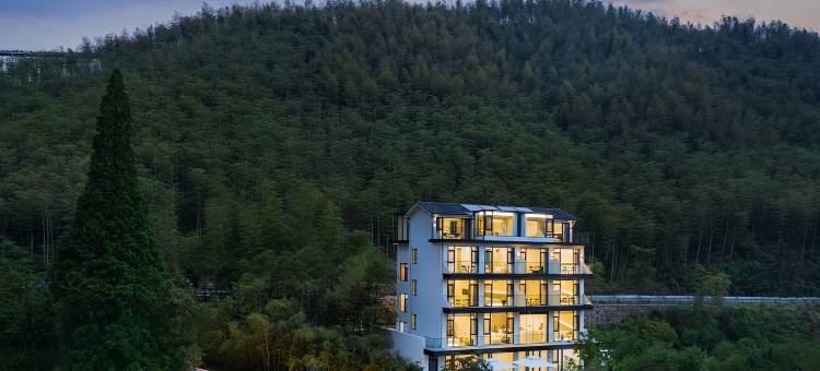 适宜 • 180°山景星空泳池森系山宿(云上草原店)图片
