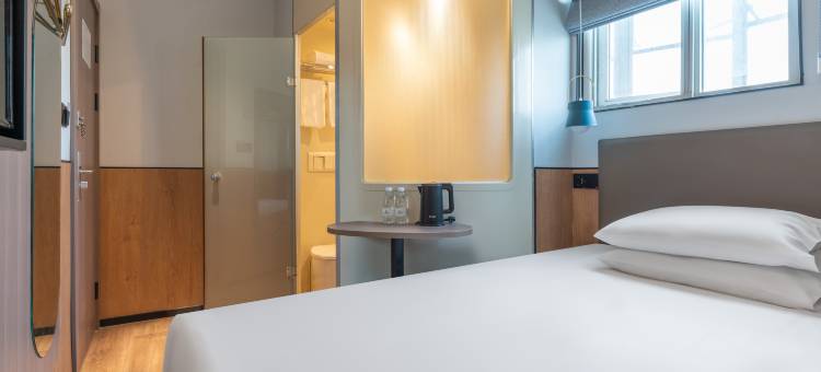 易佰酒店(上海同济大学赤峰路地铁站店)图片