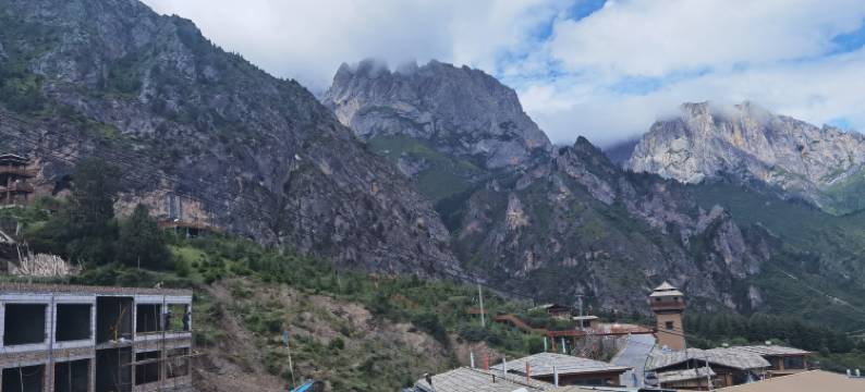 扎尕那央吉藏家乐民宿(达日观景台店)图片