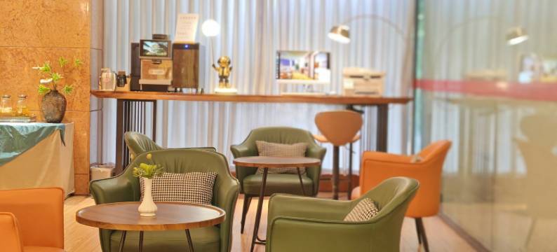 成都八宝大酒店(宽窄巷子骡马市地铁站店)图片