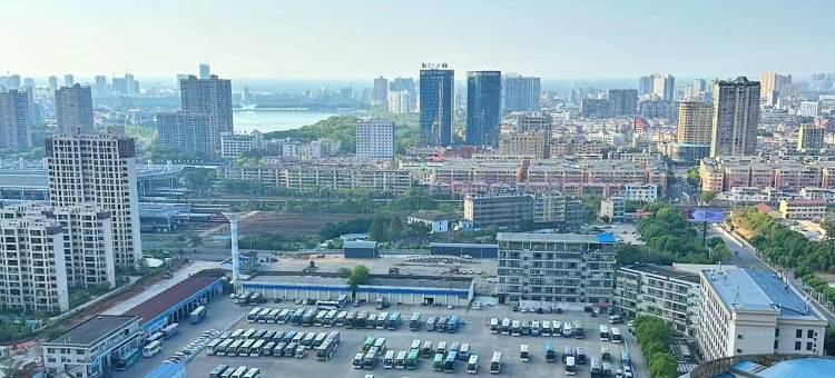 嘻游·loft电竞影音民宿(九江火车站万达广场店)图片