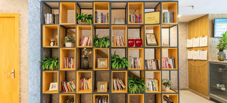 南昌县颐朵丨COMMERCIALHOTELS酒店(江西师范大学太子殿地铁站店)图片