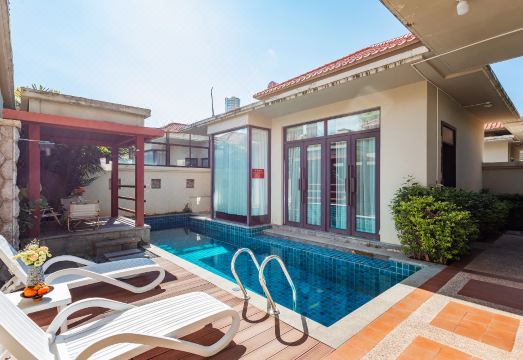 Fuxian Lake Yuehuwan Pool Villa Hotel Overview