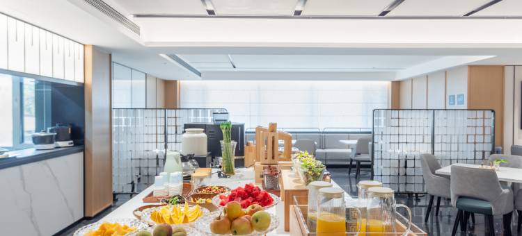 济南舜耕会展中心六里山南路亚朵酒店图片