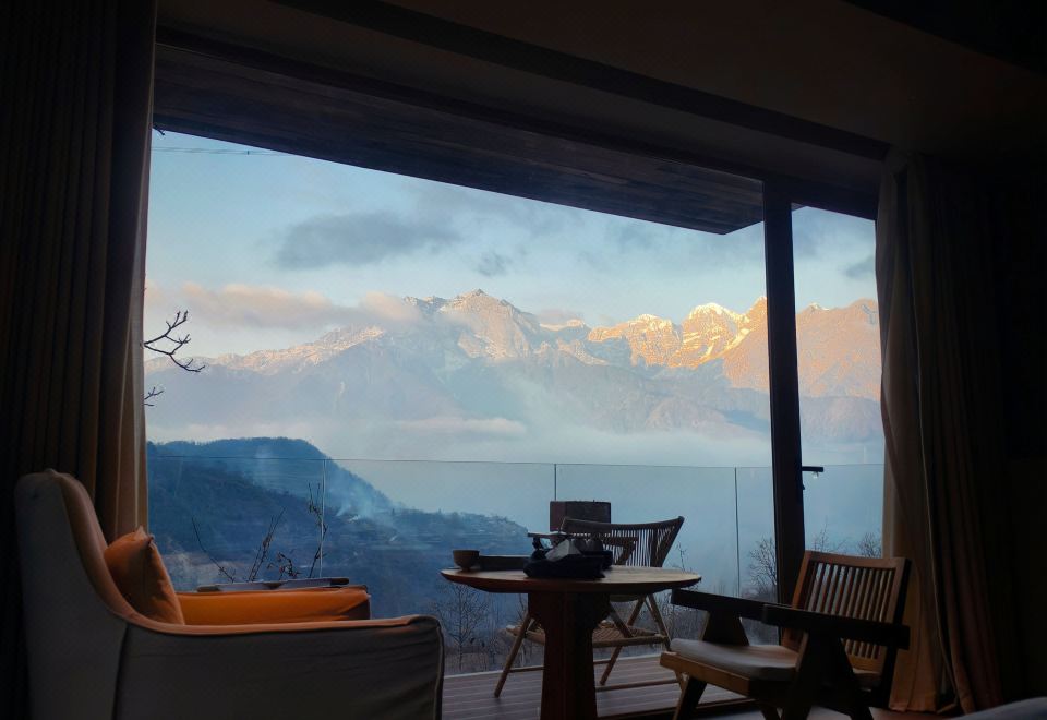 Yunlan Listening to Snow over view