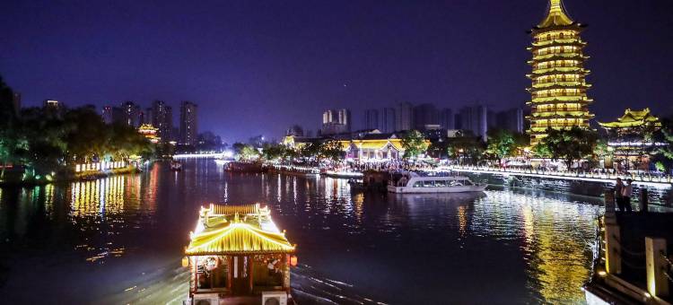 扬州东高铁站美居酒店(京杭大运河店)图片