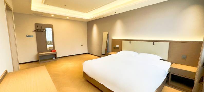 雅乐居主题酒店(郑州省体育中心王砦地铁站店)图片