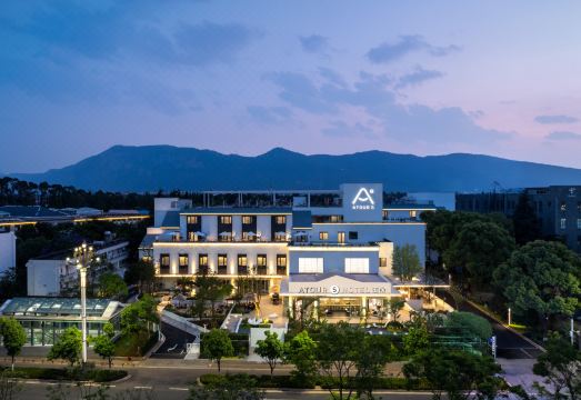 昆明滇池度假区滇池路亚朵S酒店外景图