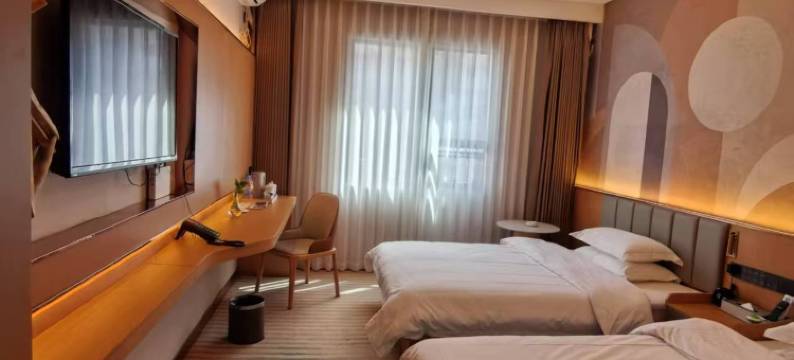 达州兰郡假日酒店(阳光耍都美食街店)图片