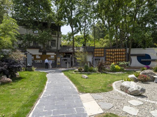 Chengdu Xiaoya bathing pool B&B