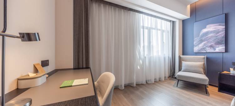 库尔勒建国南路亚朵酒店(九鼎市场店)图片