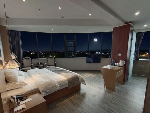 良豪商务酒店(平顶山万达广场和平路步行街店)