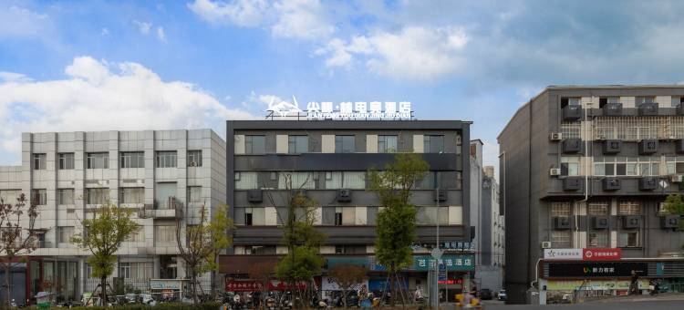 尖峰·柚电竞酒店(南昌财大双港地铁站店)图片