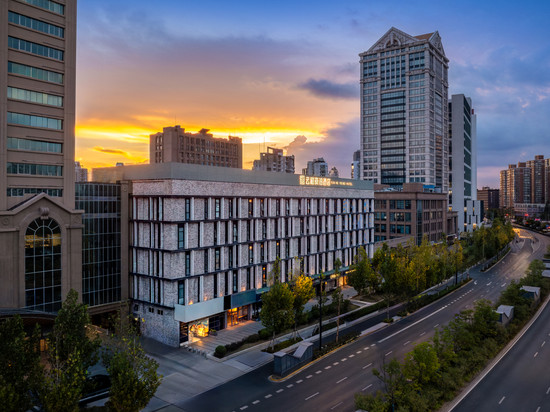 云和夜泊酒店(上海武宁路环球港店)