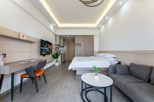 理想精品公寓(开平东汇城店)