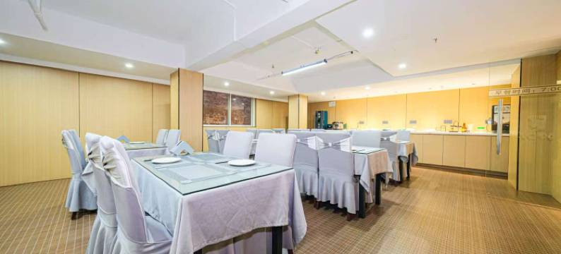 雅禾精品民宿(中骏世界城店)图片