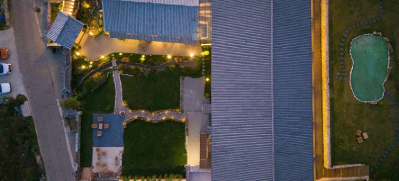 云水深深玉湖居•日照金山全景•秘境度假酒店图片