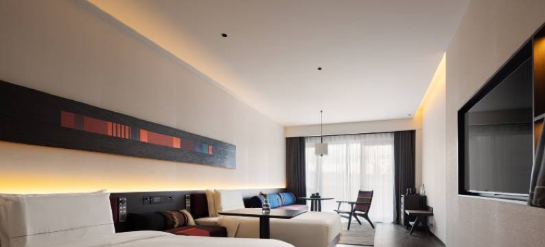 香格里拉独克宗古城月光广场亚朵酒店图片