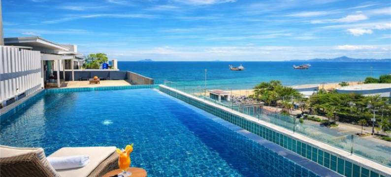周日芭堤雅中天海滩景色(Sunday Beachfront View Jomtien Pattaya)图片