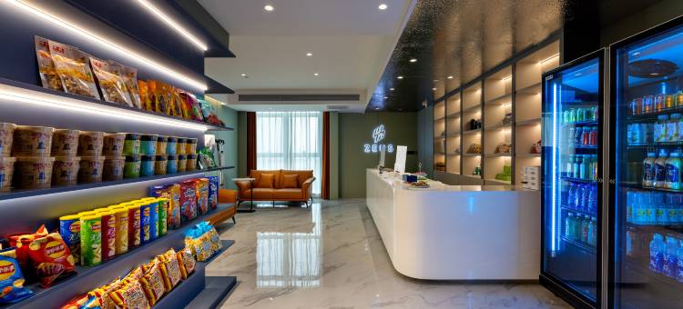 宙斯电竞电影酒店(保定站信誉楼七一中路店)图片