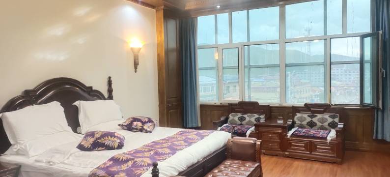 久治年保玉则朵阁漾杰酒店图片