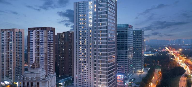 摩登甄选酒店(万达广场营盘街地铁站店)图片