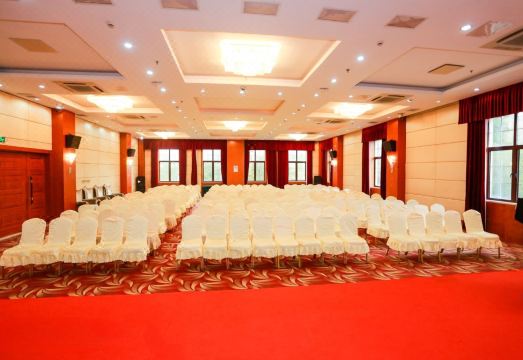 Golden Villa Park Hotel Shanghai Hotel Overview