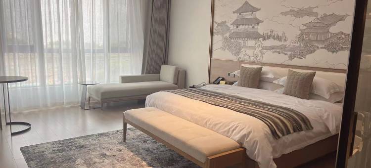 芒市圣水湖畔大酒店(勐焕大金塔店)图片