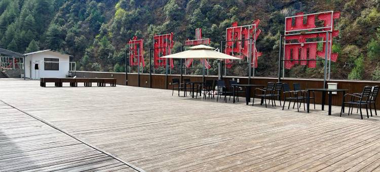 雅江瑞鸿大酒店图片