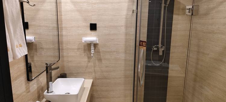 鸿瑞宾馆(白山江源火车站店)图片