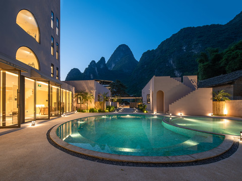 阳朔万相·牧云酒店(二十元背景风景区店)