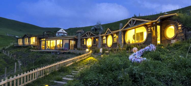 琼库什台春山颂月民宿图片