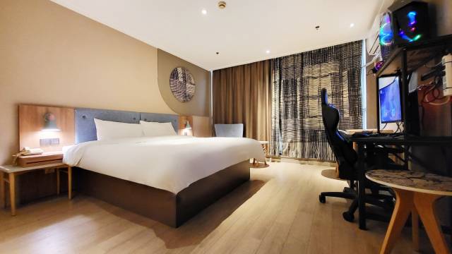 亚信电竞酒店(启东文峰大世界店)