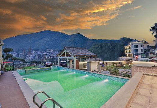 满庭芳民宿（云上草原国际山地旅游度假区店）外景图