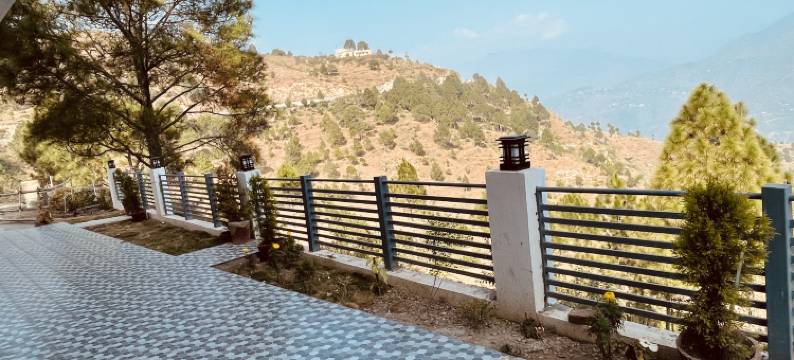 苏里亚湖景隐居处(Surya Lake View Retreat)图片