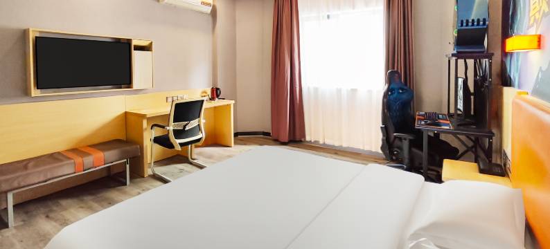 本色电竞酒店(深圳平湖地铁站店)图片