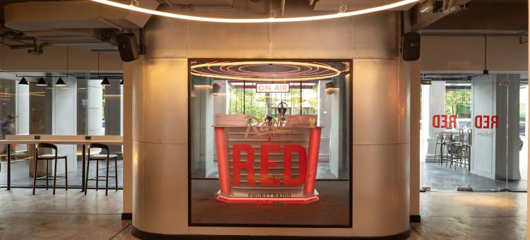 普吉岛芭东海滩丽芮酒店(Radisson RED Phuket Patong Beach)图片