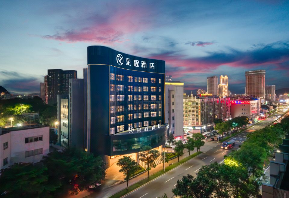 佛山顺德北滘亚朵酒店外景图