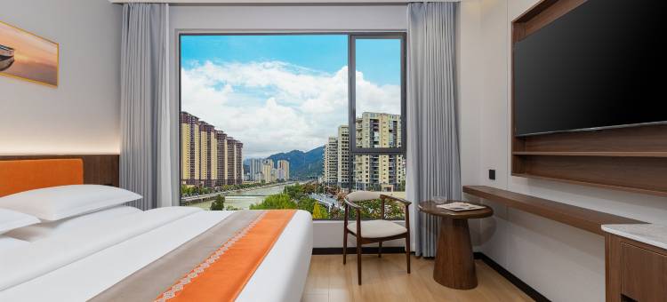 艺锦假日酒店(襄阳保康一中店)图片