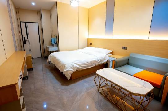 蓝悦轻奢美宿(集美学村店)