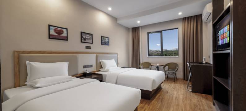 多彩云族酒店(龙洞堡机场店)图片