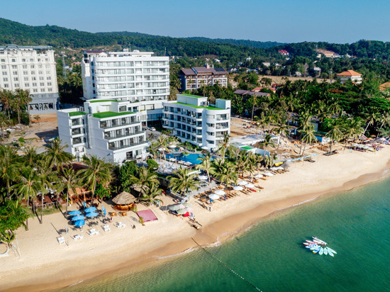 日落海滩水疗度假村 - 海滩海盗火舞表演