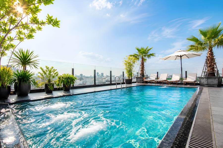 MAY DE VILLE Crown Hotel